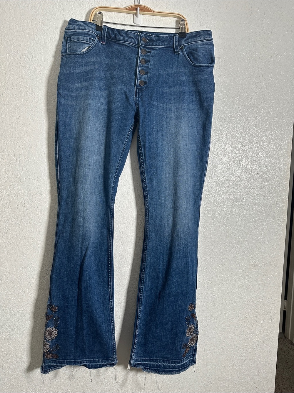 Idyllwind by Miranda Lambert Flare Floral Embroidery Jeans Size 16
